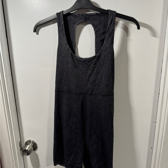Aerie charcoal acid wash open back workout romper - Picture 5 of 6